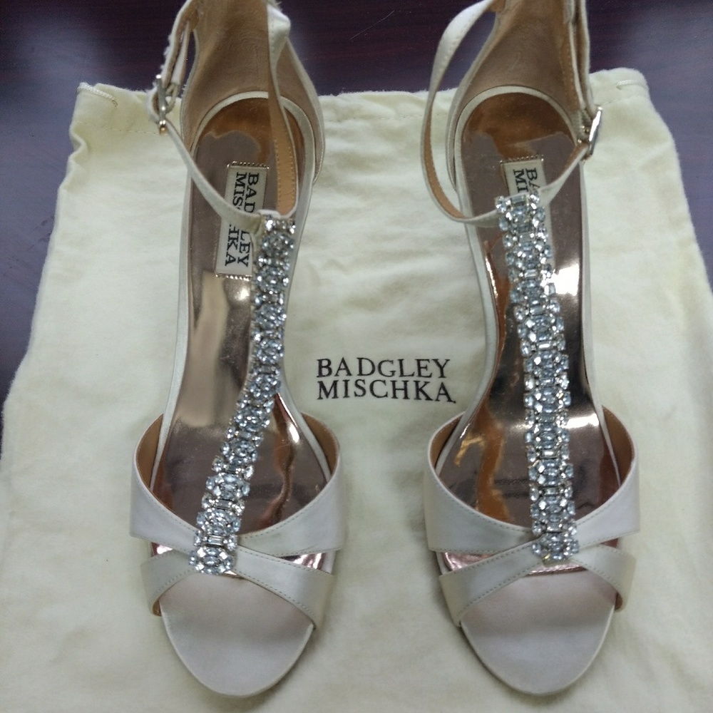 Badgley Mischka Romance Wedges